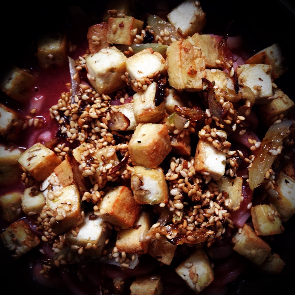 ANG-Rote-Beete-Suppe-mit-Udon-Tofu